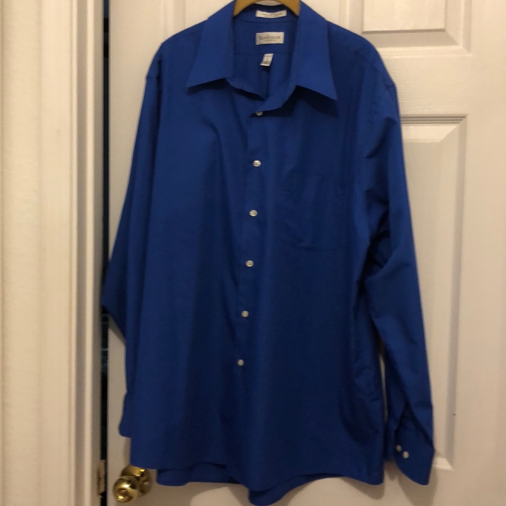 Men’s Van Heusen dress shirt